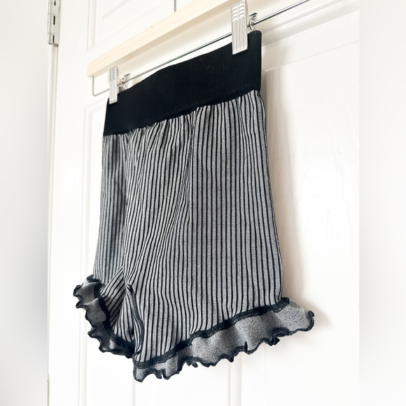 FREE PEOPLE MOVEMENT Women’s Athletic Shorts Black/White - Size XSmall/Small - Picture 4 of 8